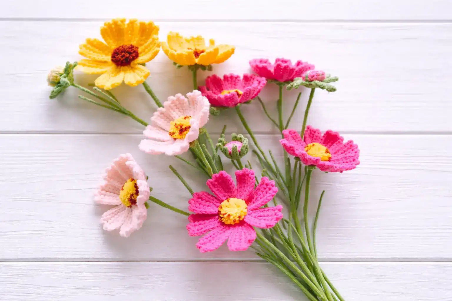 crochet cosmos flower bouquet pattern featured